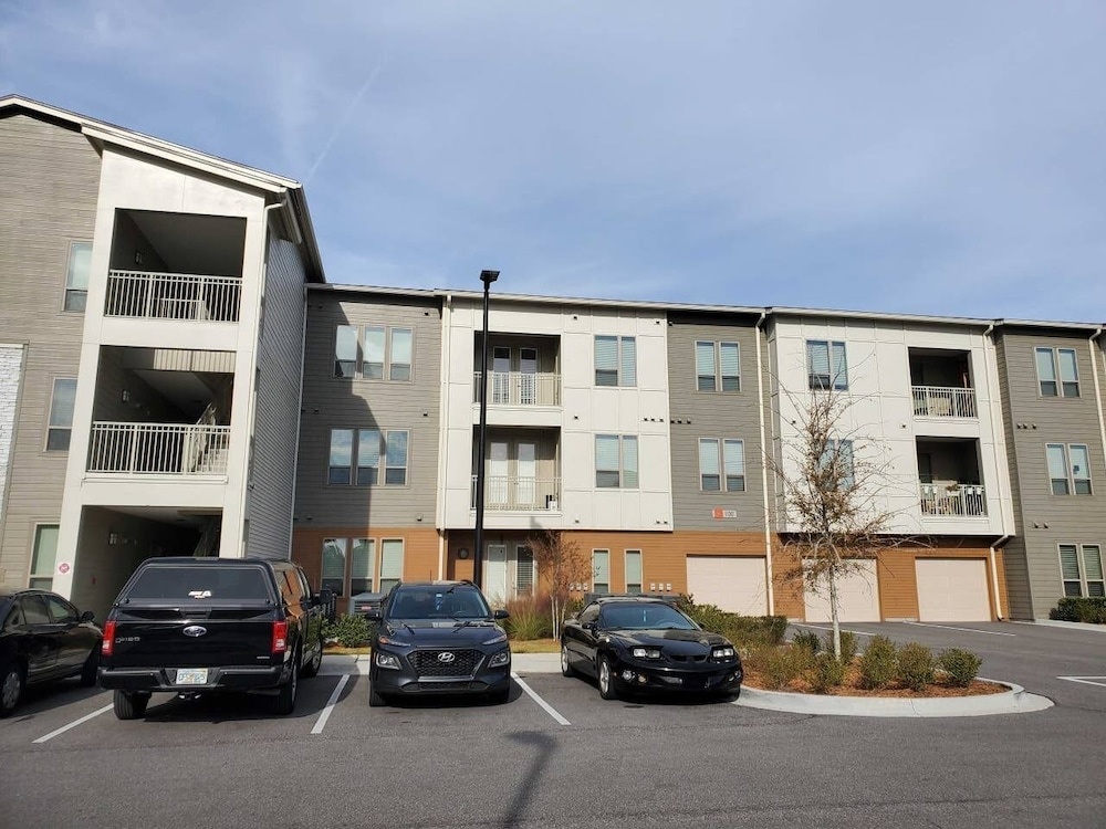 photo 1 of FRONTDESK The Point at Town Center Apts Jacksonville