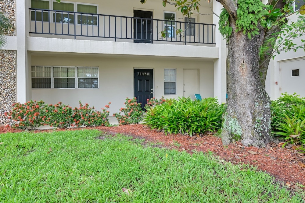 photo 1 of Sunny Sarasota Oasis w/ Private Screened Lanai
