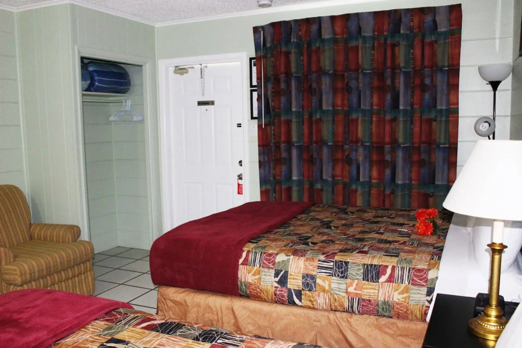photo 1 of Sunshine Inn & Suites Venice, FL