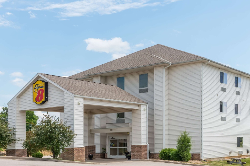 photo 1 of Super 8 by Wyndham Rolla