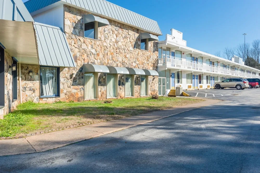 photo 1 of Motel 6 Sweetwater, TN - Lost Sea