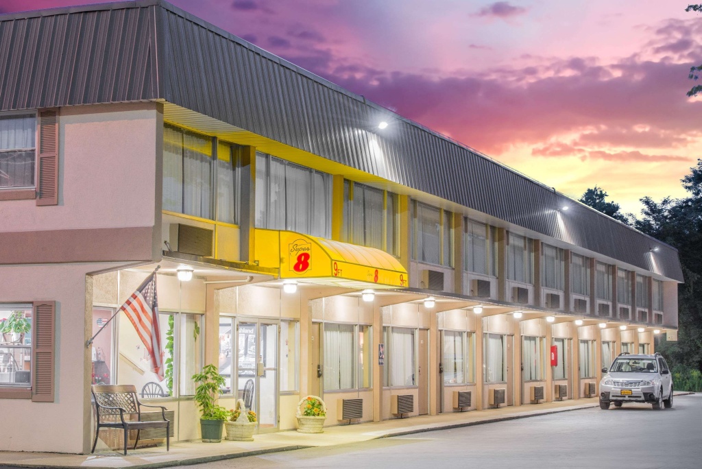 photo 1 of Super 8 by Wyndham Ashland