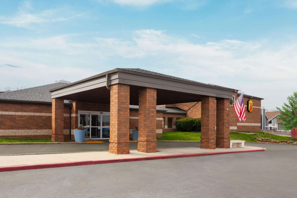 photo 1 of Super 8 by Wyndham Copley Akron
