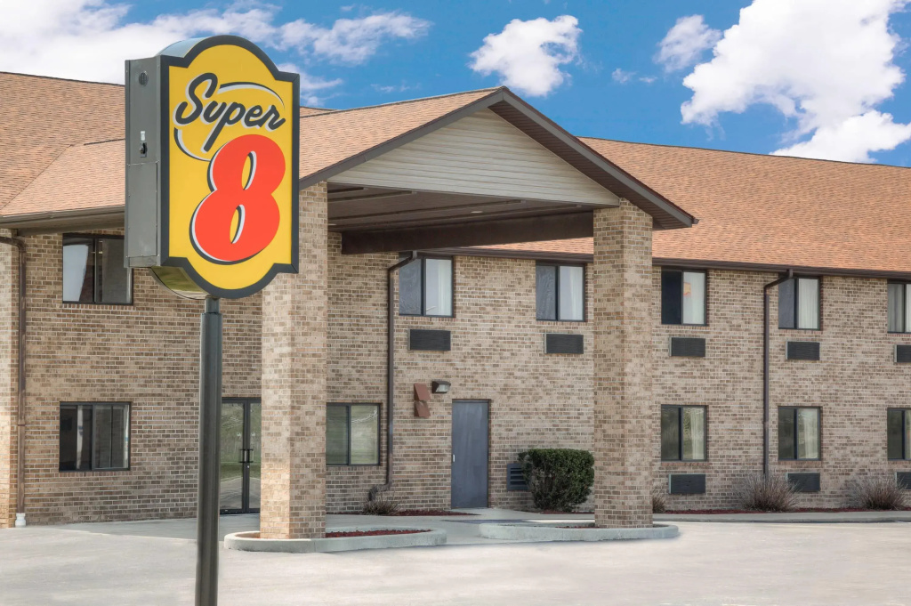 photo 1 of Super 8 by Wyndham Gas City Marion Area