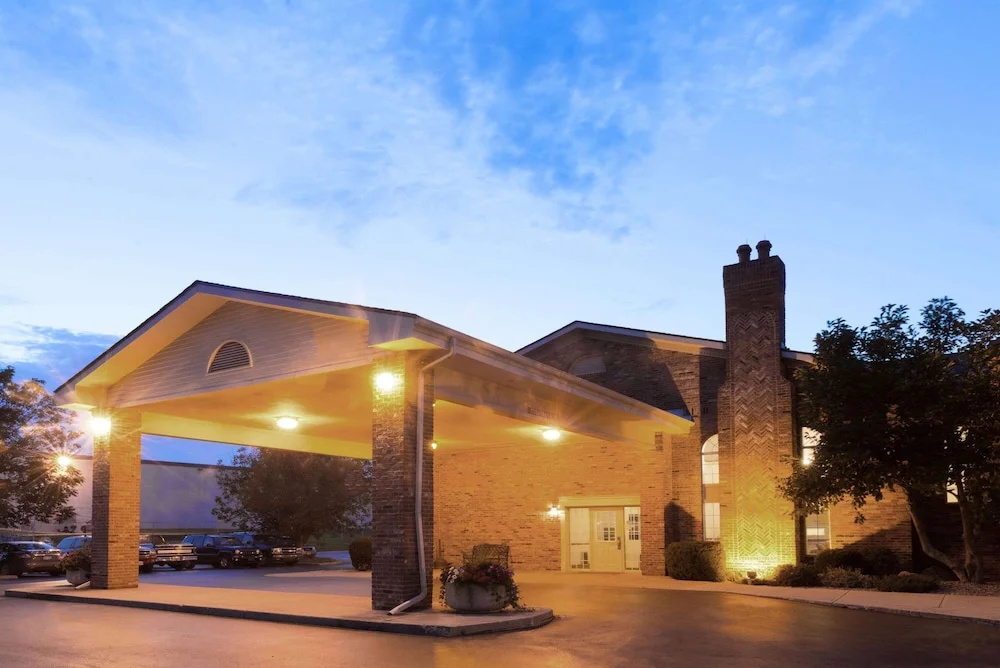 photo 1 of Super 8 Greenfield