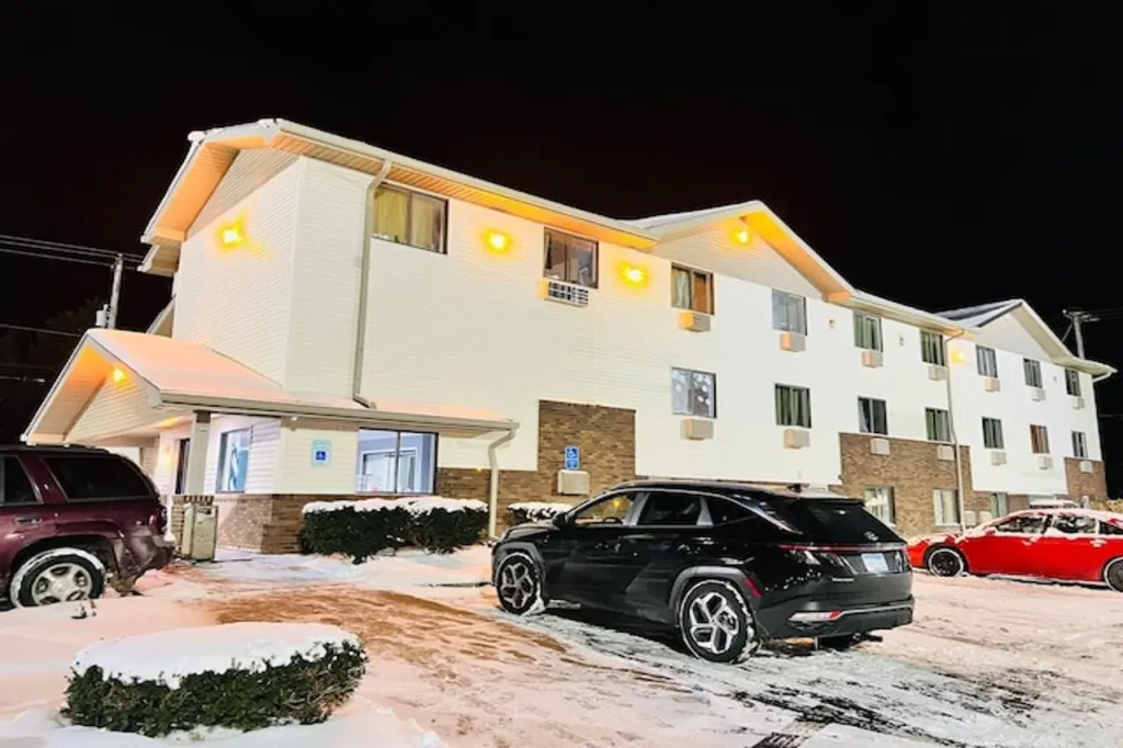 photo 1 of Super Inn by OYO Lansing MI