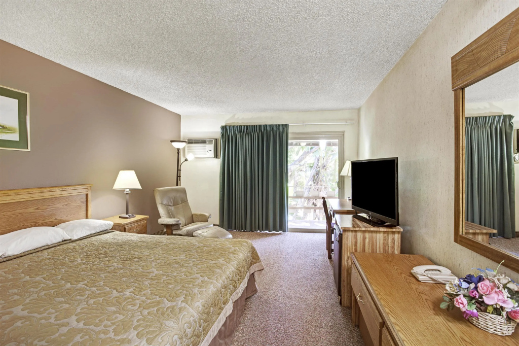 photo 1 of Super 8 by Wyndham Long Beach