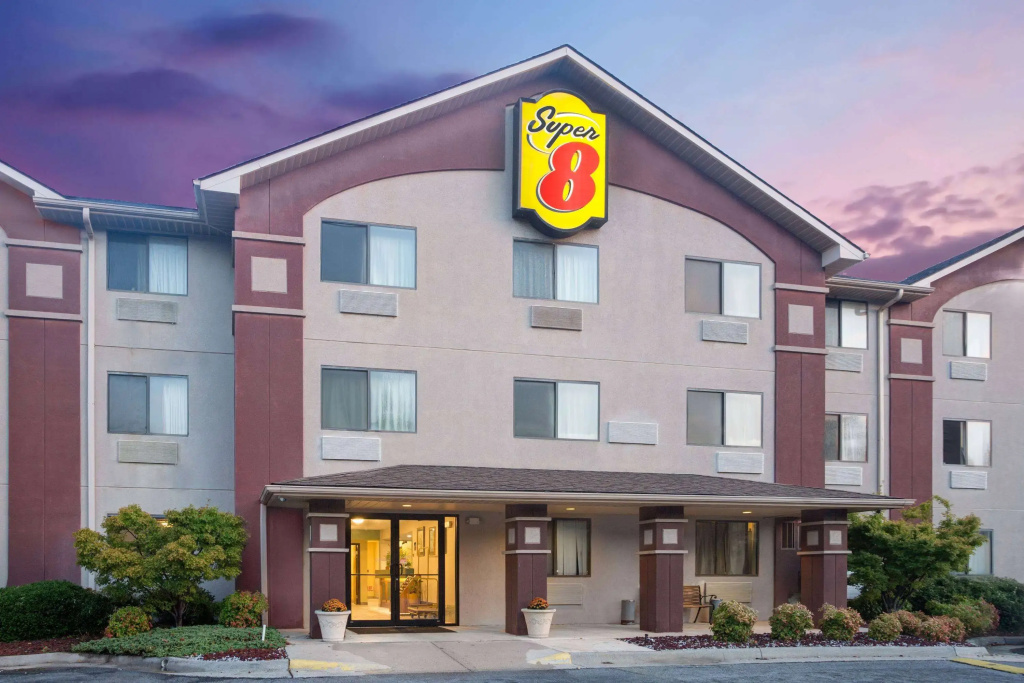 photo 1 of Super 8 by Wyndham Lynchburg VA