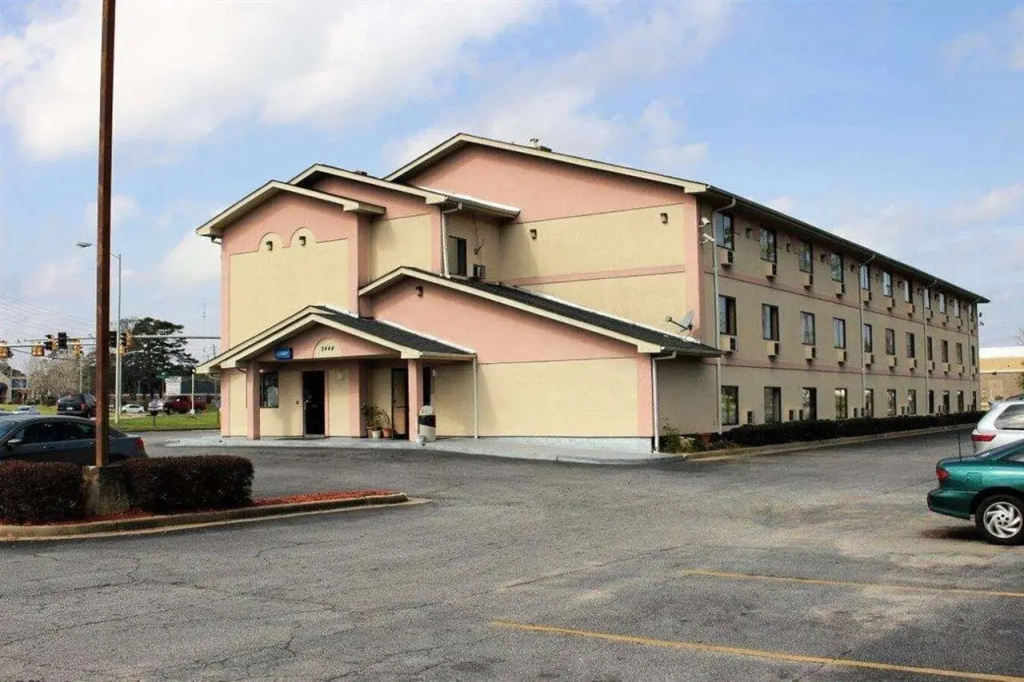 photo 1 of Knights Inn Albany
