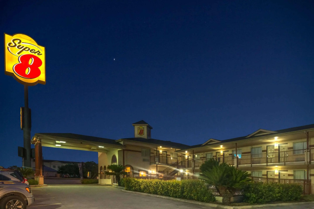 photo 1 of Hill Country Inn & Suites - New Braunfels / Gruene