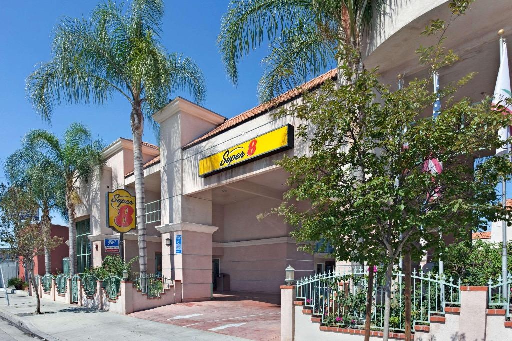 photo 1 of Super 8 By Wyndham North Hollywood