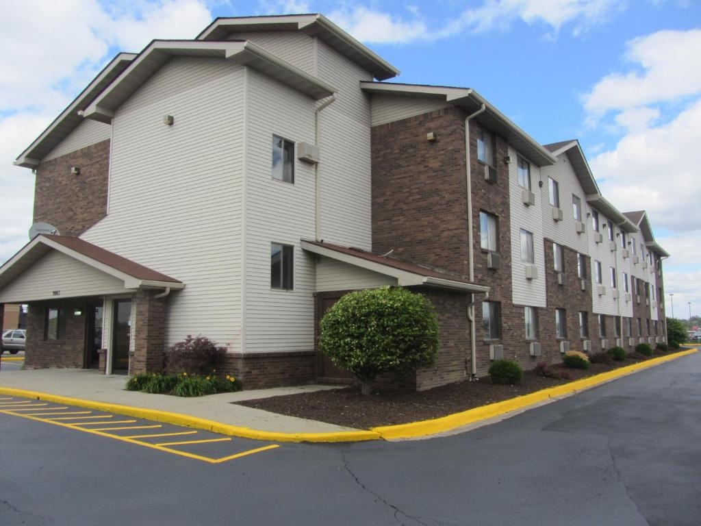 photo 1 of American Inn Suites Detroit Metro Airport