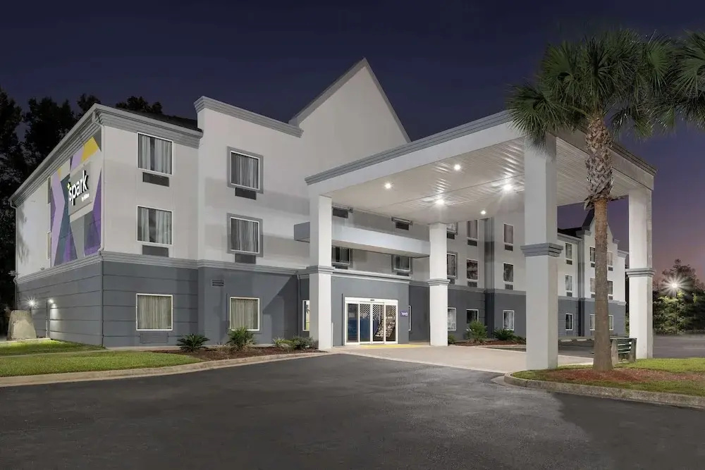 photo 1 of Super 8 By Wyndham Savannah