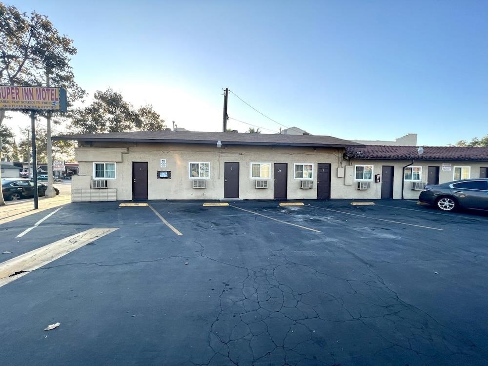 photo 1 of Super Inn