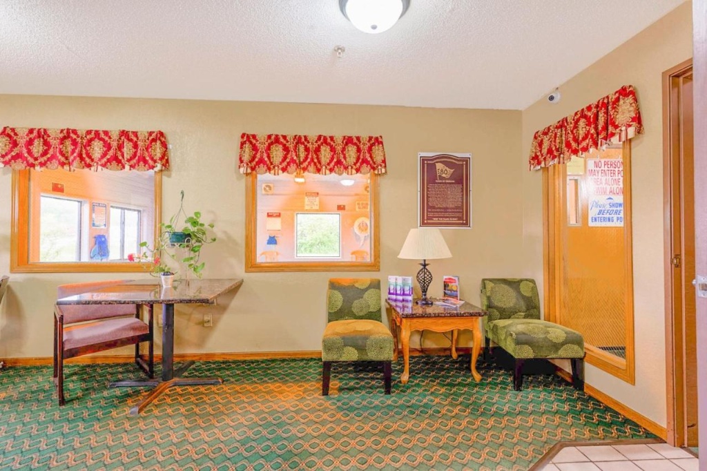 photo 1 of Super Rest Inn