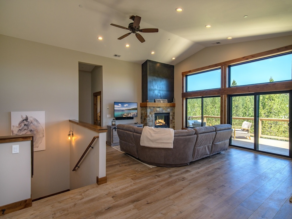 photo 1 of Tahoe Donner Home 4 Bedrooms 2.5 Bathrooms Home