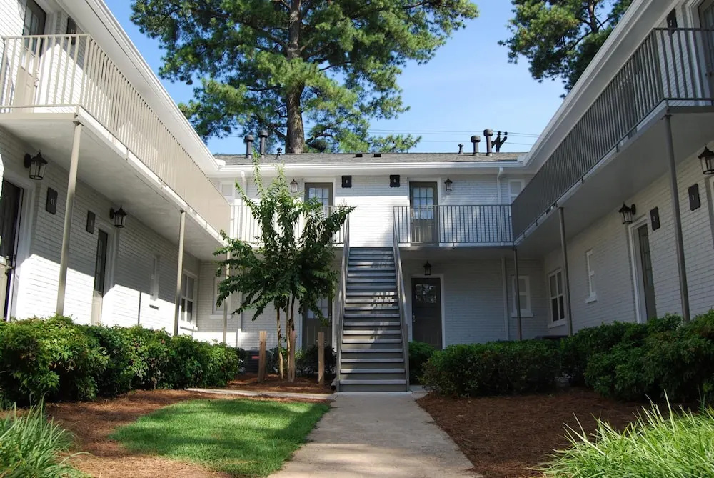 photo 1 of B2bb Enjoy a Full Kitchen in an Affordable Condo Near Peachtree Street