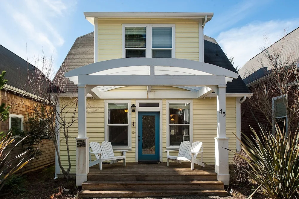 photo 1 of The Yellow Starfish 4 Bedrooms 2 Bathrooms Home
