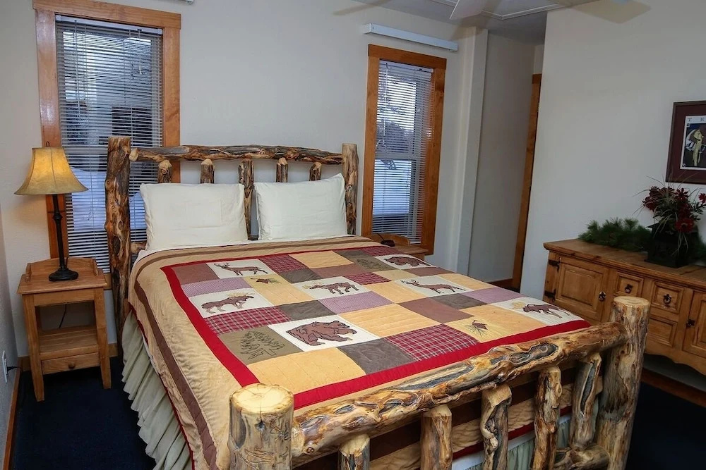 photo 1 of Timber Creek Chalets: 9 3 Bedroom Chalet