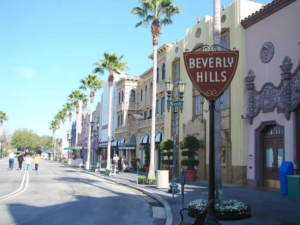 photo 1 of Top Downtown Location, Fast WIFI, & Free Parking! (P-1)