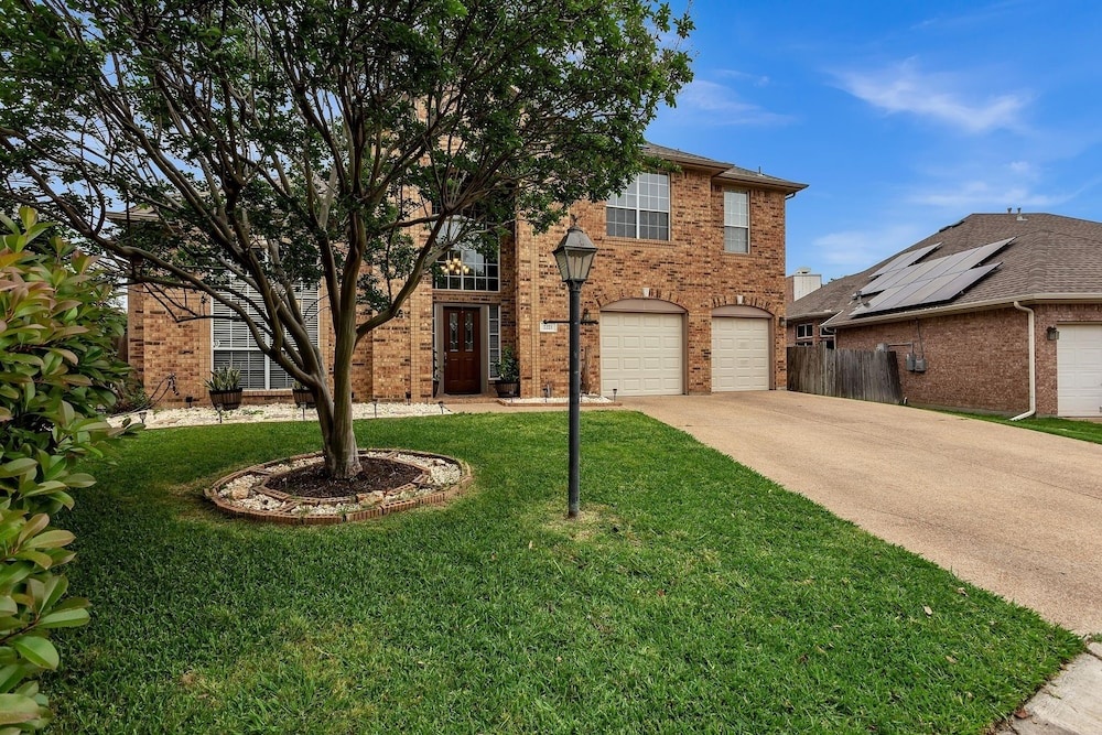photo 1 of Tranquil Arlington Retreat With Private Pool 6 Bedroom Home