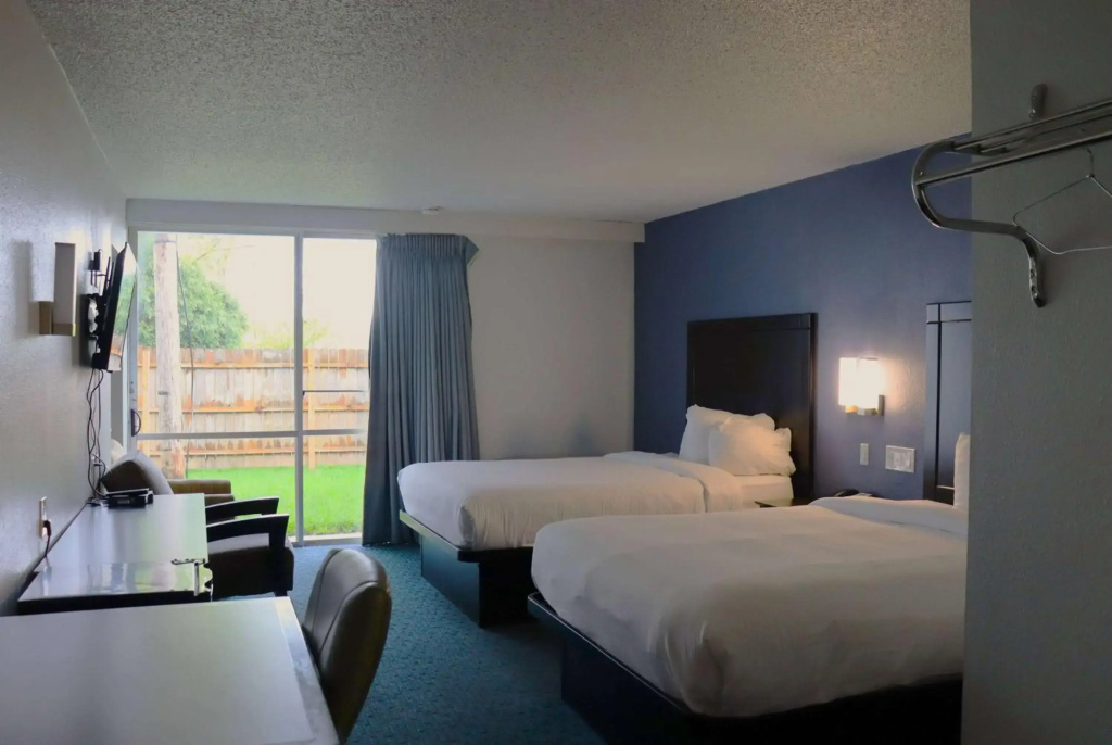 photo 1 of Travelodge by Wyndham Milwaukee