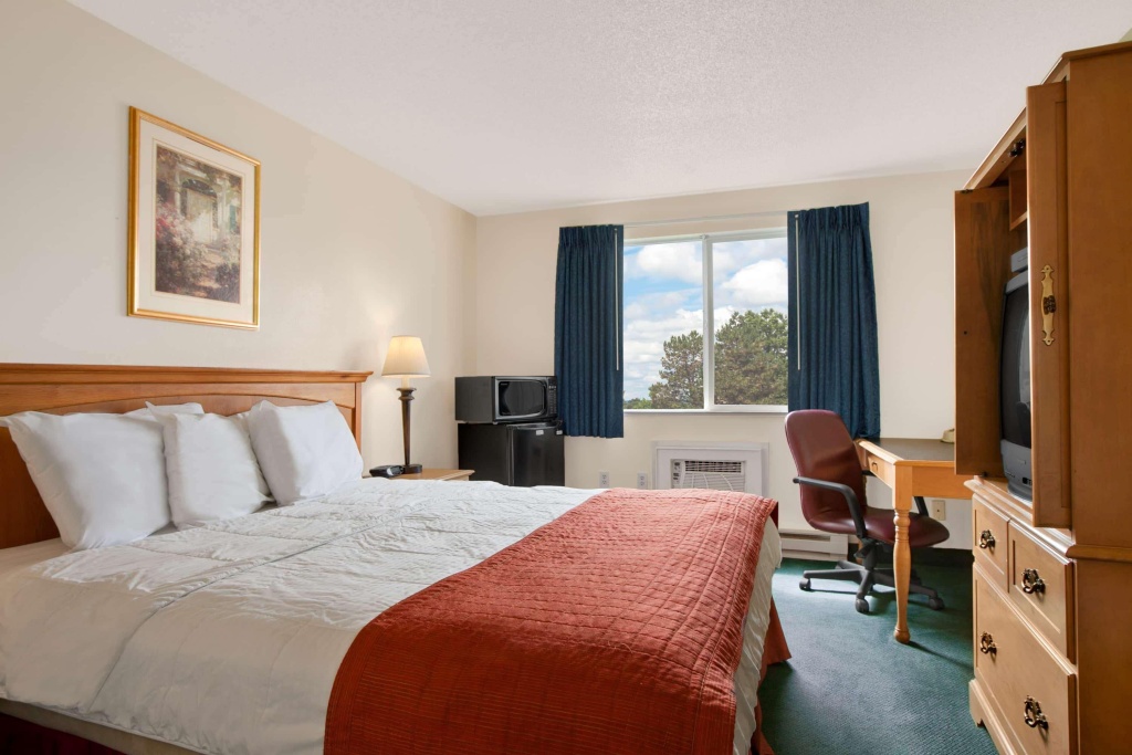 photo 1 of Travelodge Port of Tacoma WA