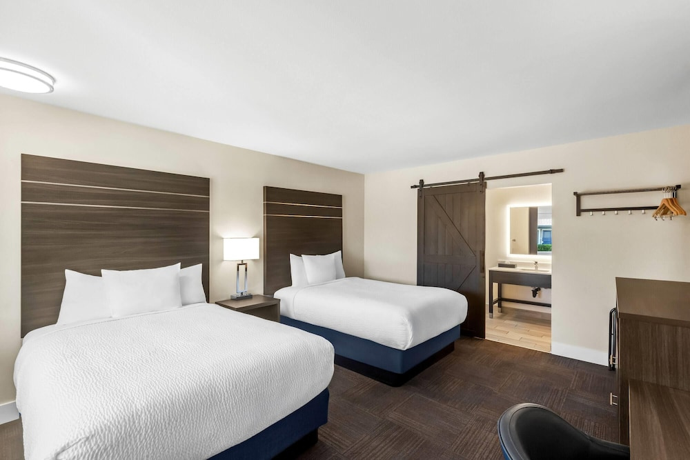 photo 1 of Travelodge Santa Rosa Wine Country