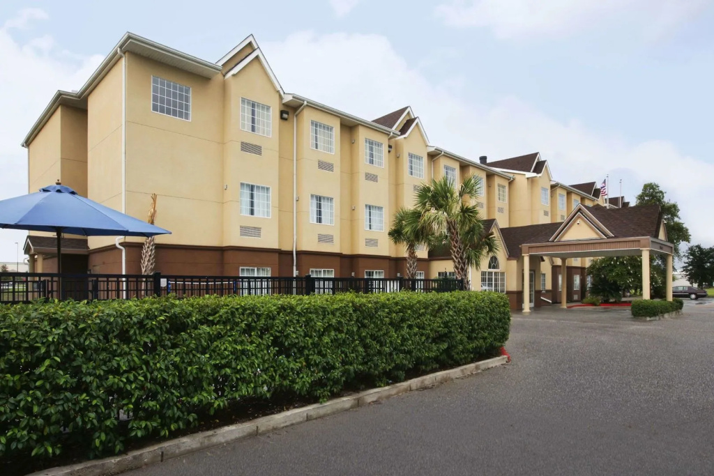 photo 1 of Trident Inn & Suites, Baton Rouge