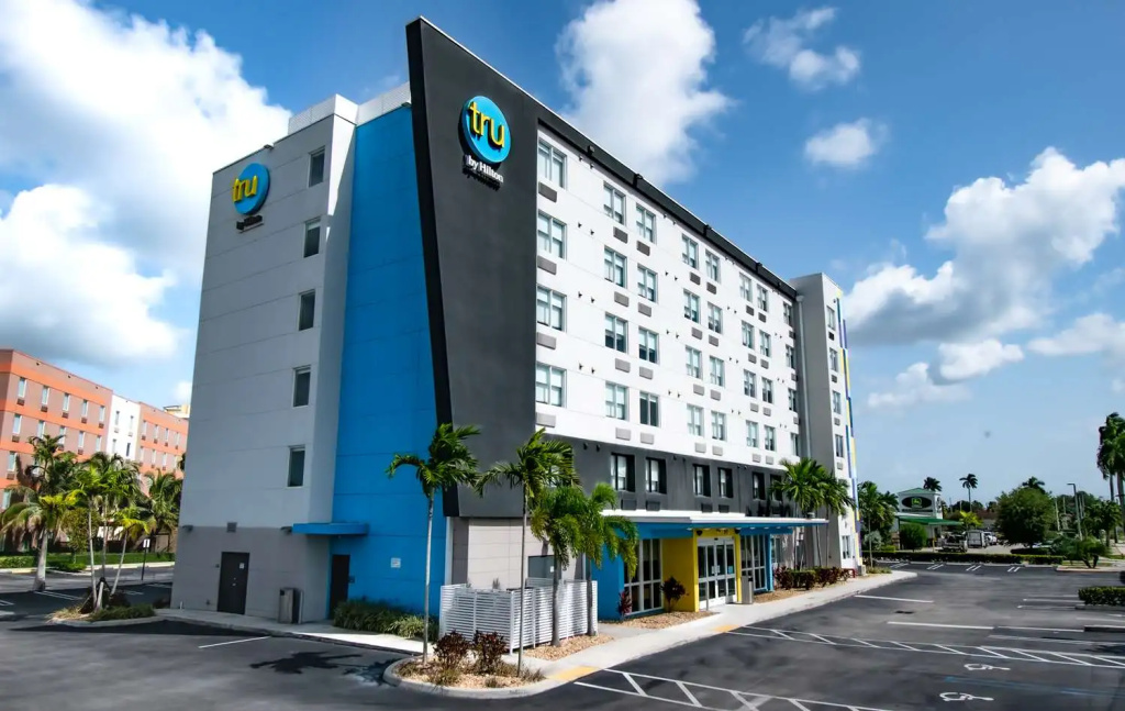 photo 1 of Tru by Hilton Florida City