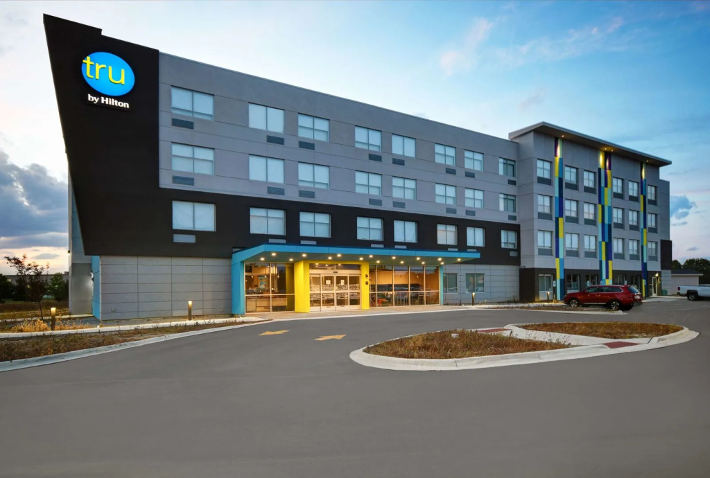 photo 1 of Tru by Hilton Monroe