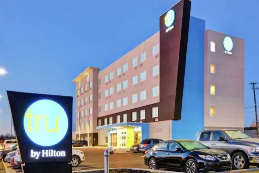 photo 1 of Tru by Hilton Richmond