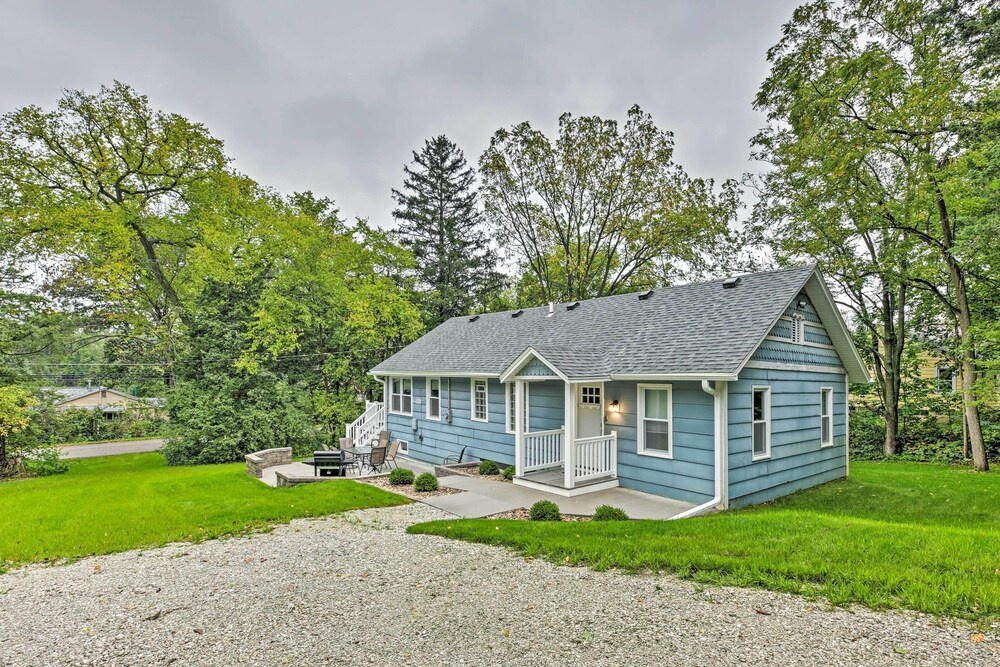 photo 1 of Updated Twin Lakes Cottage, Walk to Lake Mary