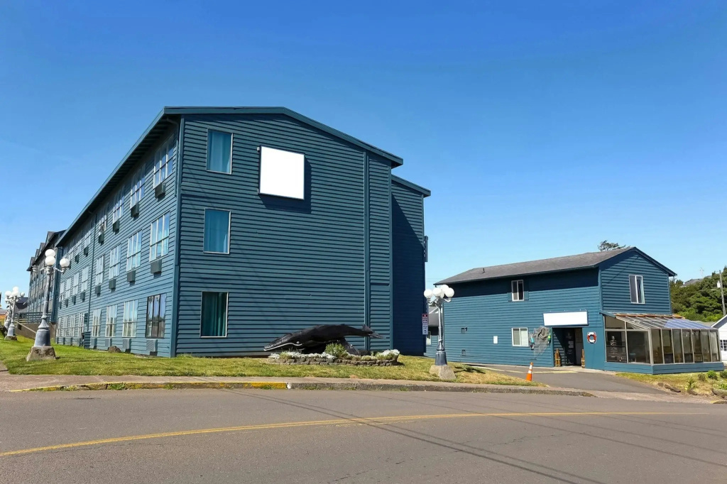 photo 1 of Waves Hotel NYE Beach - Newport OR