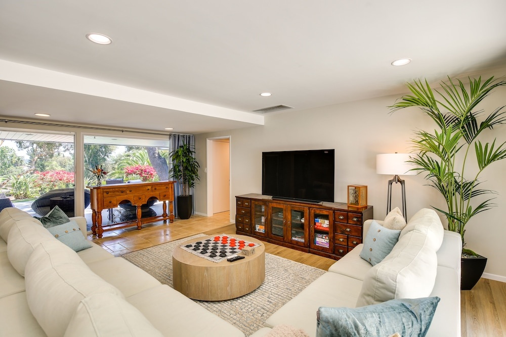 photo 1 of Whittier Vacation Rental: Close to Hiking Trails!