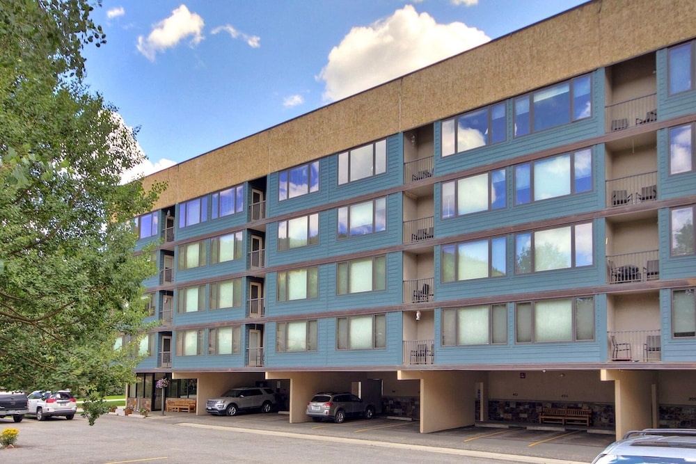photo 1 of Wonderful Spacious Ski Condo - SH504 by RedAwning