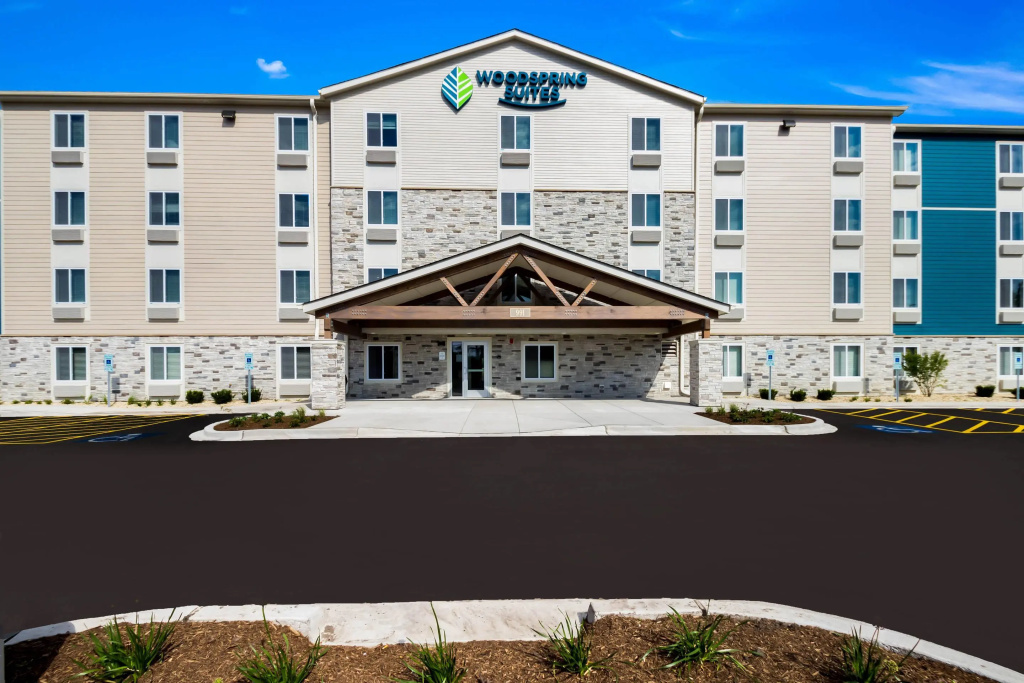photo 1 of WoodSpring Suites Chicago Addison