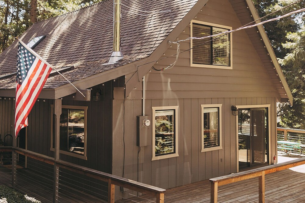photo 1 of Family Cabin in Blue Lake Springs, Near Town!