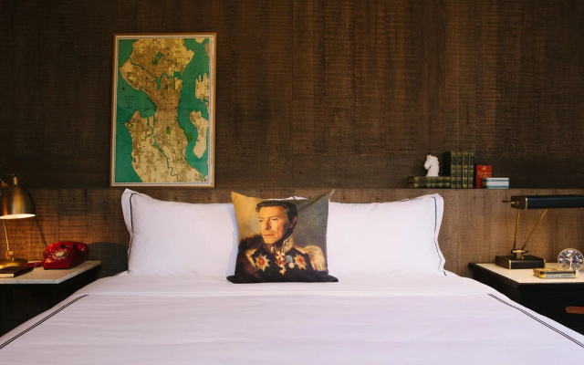 Premium Double room with street view