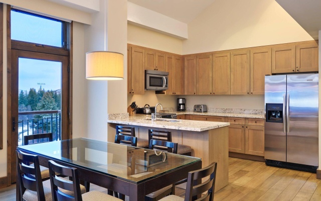 2 Bedrooms Suite with mountain view