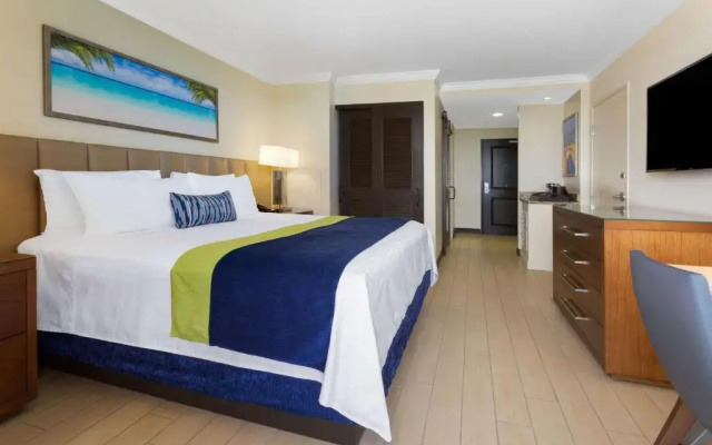 Standard room with partial ocean view