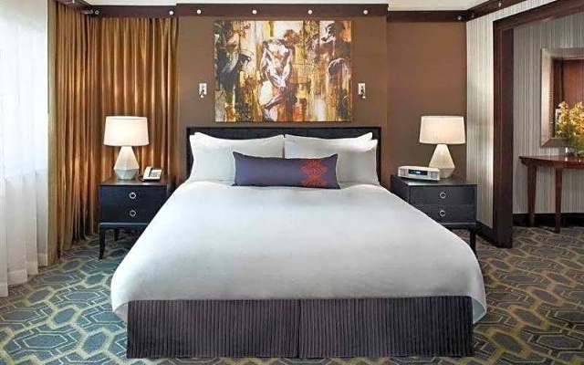 1 Bedroom Luxury Accessible Double Suite