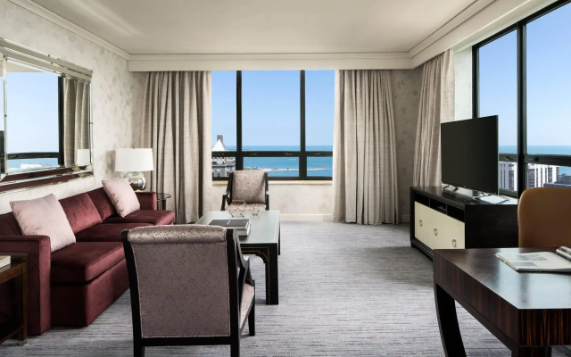 1 Bedroom Double Suite with lake view