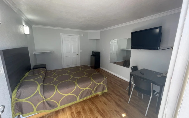 Economy room
