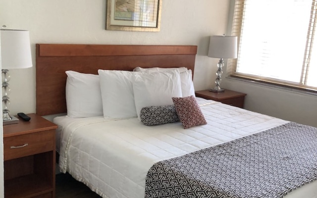 1 Bedroom Standard Suite with partial sea view