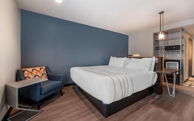 Suite with mountain view
