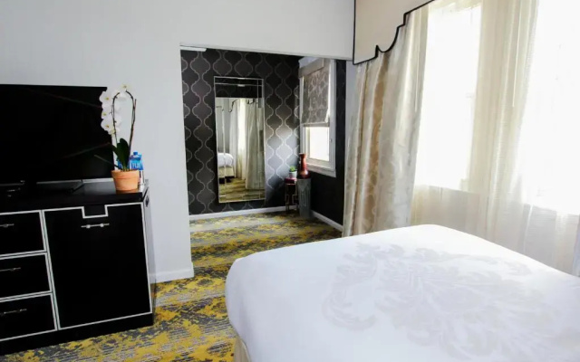 Deluxe Family Suite