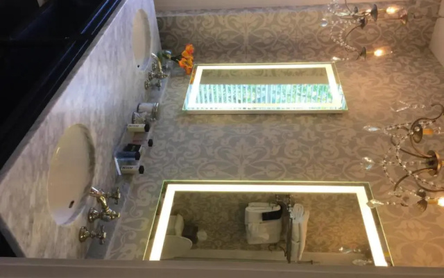 Quadruple Suite