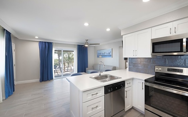 2 Bedrooms Premier Suite with balcony and beachfront