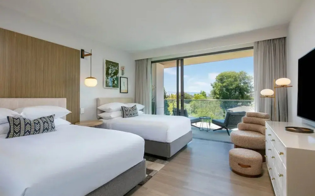 Deluxe Quadruple room with city view